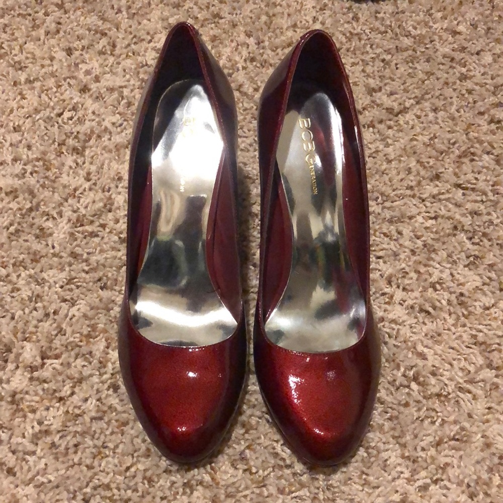 BCBG like new RED heels. 8M